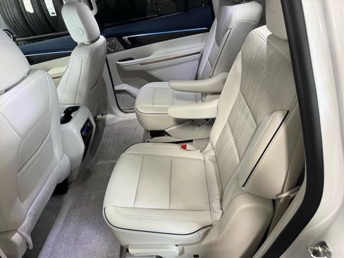 Used 2025 Buick Enclave Avenir w/ Super Cruise Package image 12