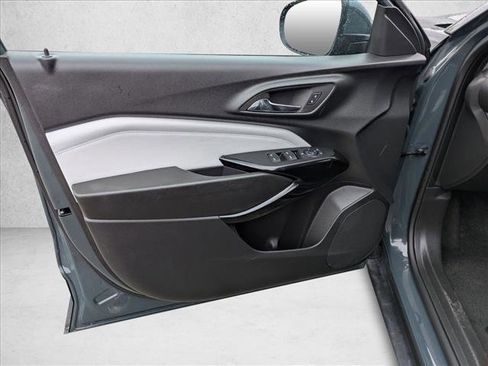 Used 2025 Chevrolet Trax LT image 10