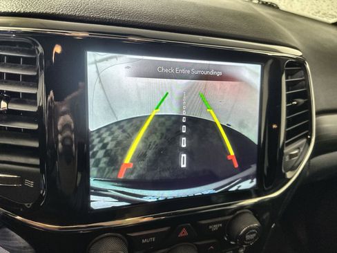 Used 2021 Jeep Grand Cherokee Laredo X AWD/4WD image 19