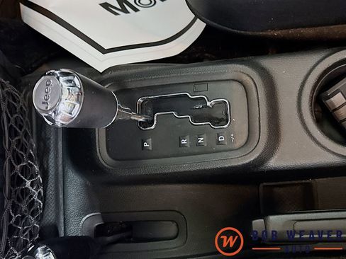 Used 2017 Jeep Wrangler Unlimited Sahara image 17