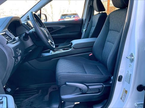 Used 2025 Honda Ridgeline Sport image 8