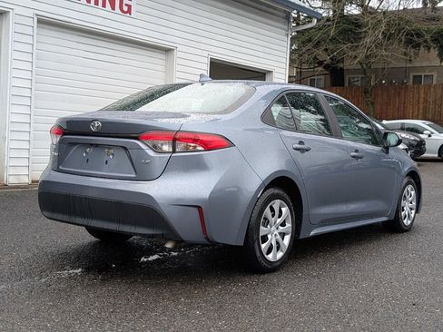 Used 2023 Toyota Corolla LE image 3