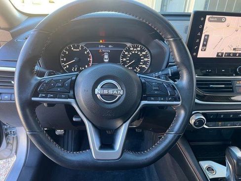 Used 2024 Nissan Altima 2.5 SR w/ SR Premium Package FWD image 15