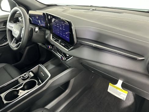 New 2026 Chevrolet Equinox LT w/ Convenience Package II FWD image 27