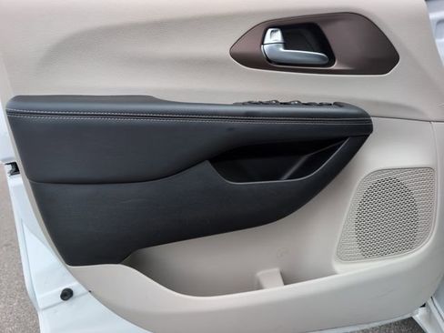 Used 2023 Chrysler Voyager LX FWD image 15