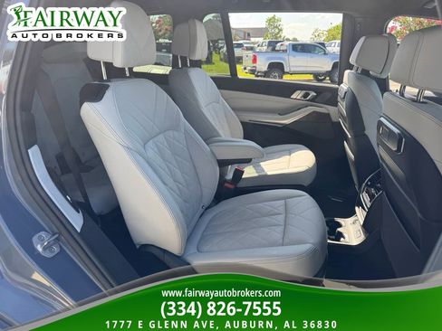 Used 2025 BMW X7 xDrive40i w/ Premium Package AWD/4WD image 13