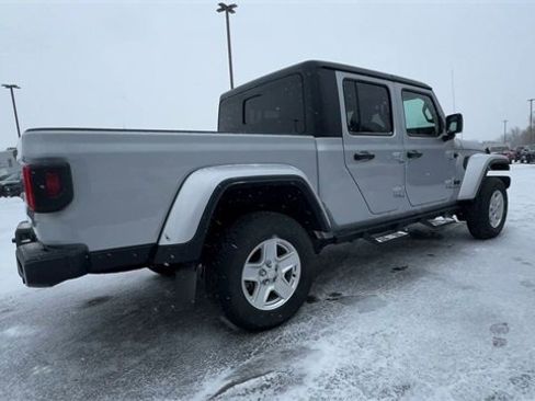 Used 2022 Jeep Gladiator Sport image 8