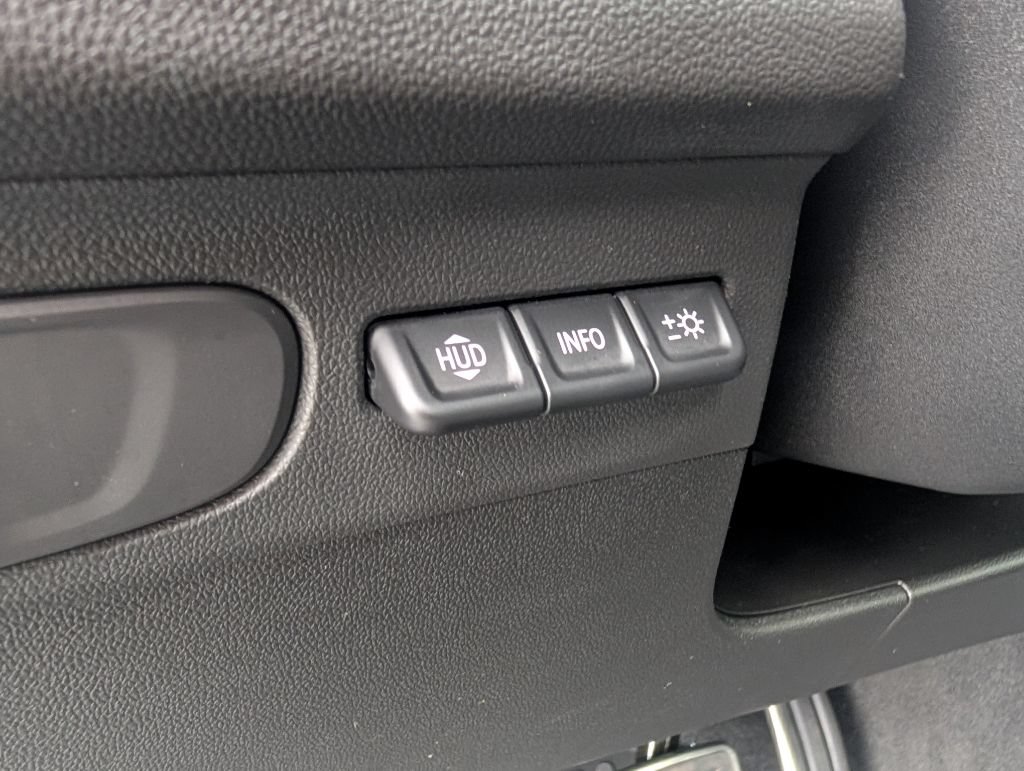 Used 2023 Buick Envision Essence w/ Technology Package I AWD/4WD image 18