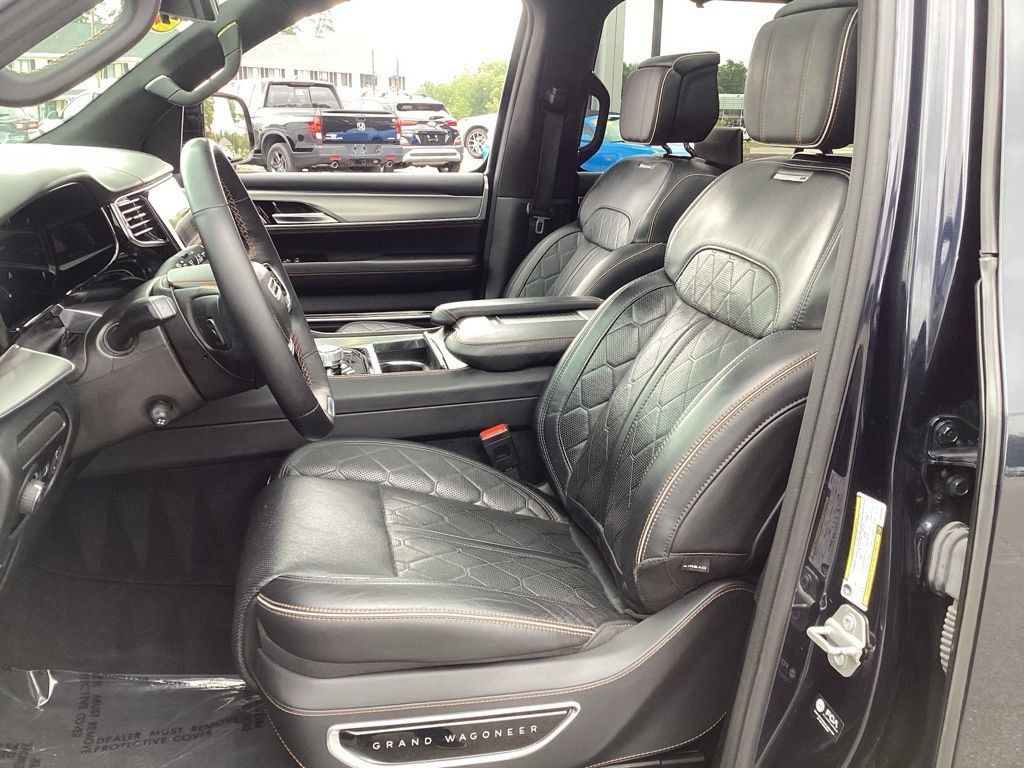 Used 2023 Jeep Grand Wagoneer L Series III w/ Rear Seat Video Group 1 AWD/4WD image 14