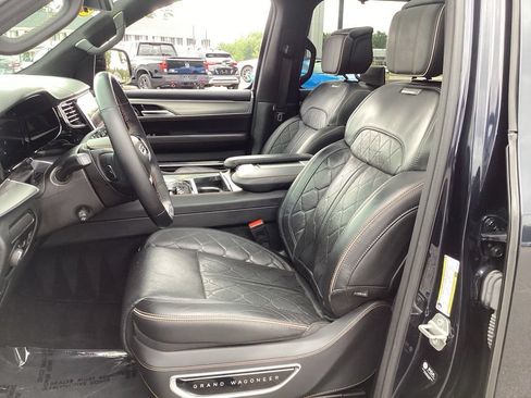 Used 2023 Jeep Grand Wagoneer L Series III w/ Rear Seat Video Group 1 AWD/4WD image 14