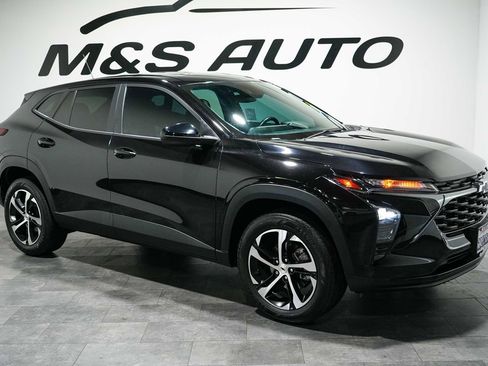 Used 2025 Chevrolet Trax RS w/ Sunroof Package FWD image 8