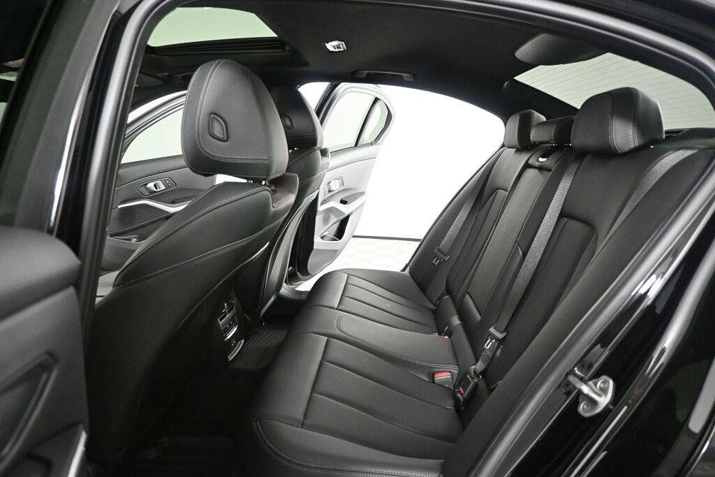 Used 2025 BMW 330i Sedan w/ Convenience Package RWD image 5