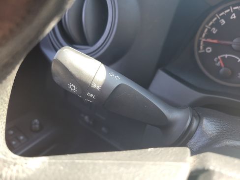 Used 2021 Toyota Tacoma SR w/ SR Convenience Package image 28