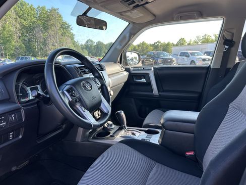 Used 2015 Toyota 4Runner SR5 AWD/4WD image 11