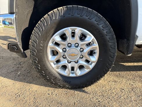 Used 2024 Chevrolet Silverado 2500 LT image 27