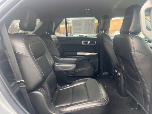 Used 2022 Ford Explorer XLT w/ Equipment Group 202A image 14