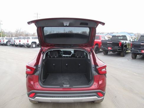 Used 2025 Chevrolet Trax LT image 7