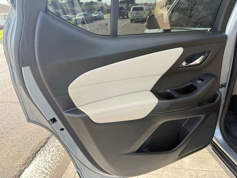 Used 2023 Chevrolet Traverse LT w/ LT Premium Package image 22