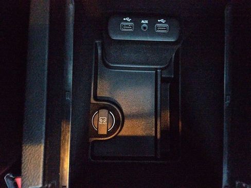 Used 2018 Chrysler 300 S image 39