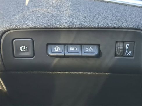 Used 2024 Buick Enclave Premium image 29