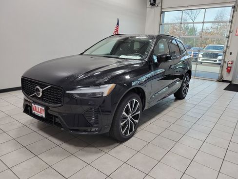 Used 2025 Volvo XC60 B5 Plus image 13