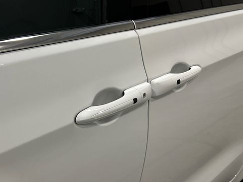 New 2026 Chrysler Pacifica Select image 13