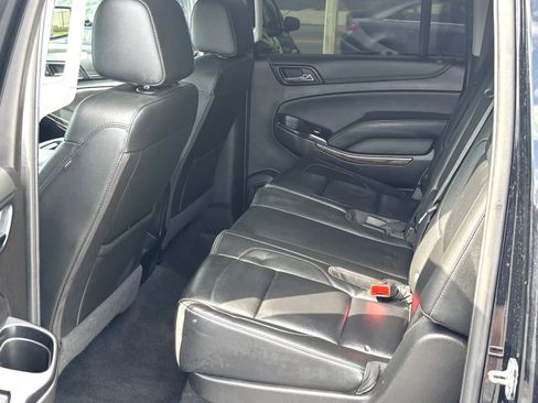 Used 2019 Chevrolet Suburban LT image 9