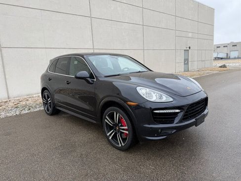 Used 2014 Porsche Cayenne Turbo S image 6