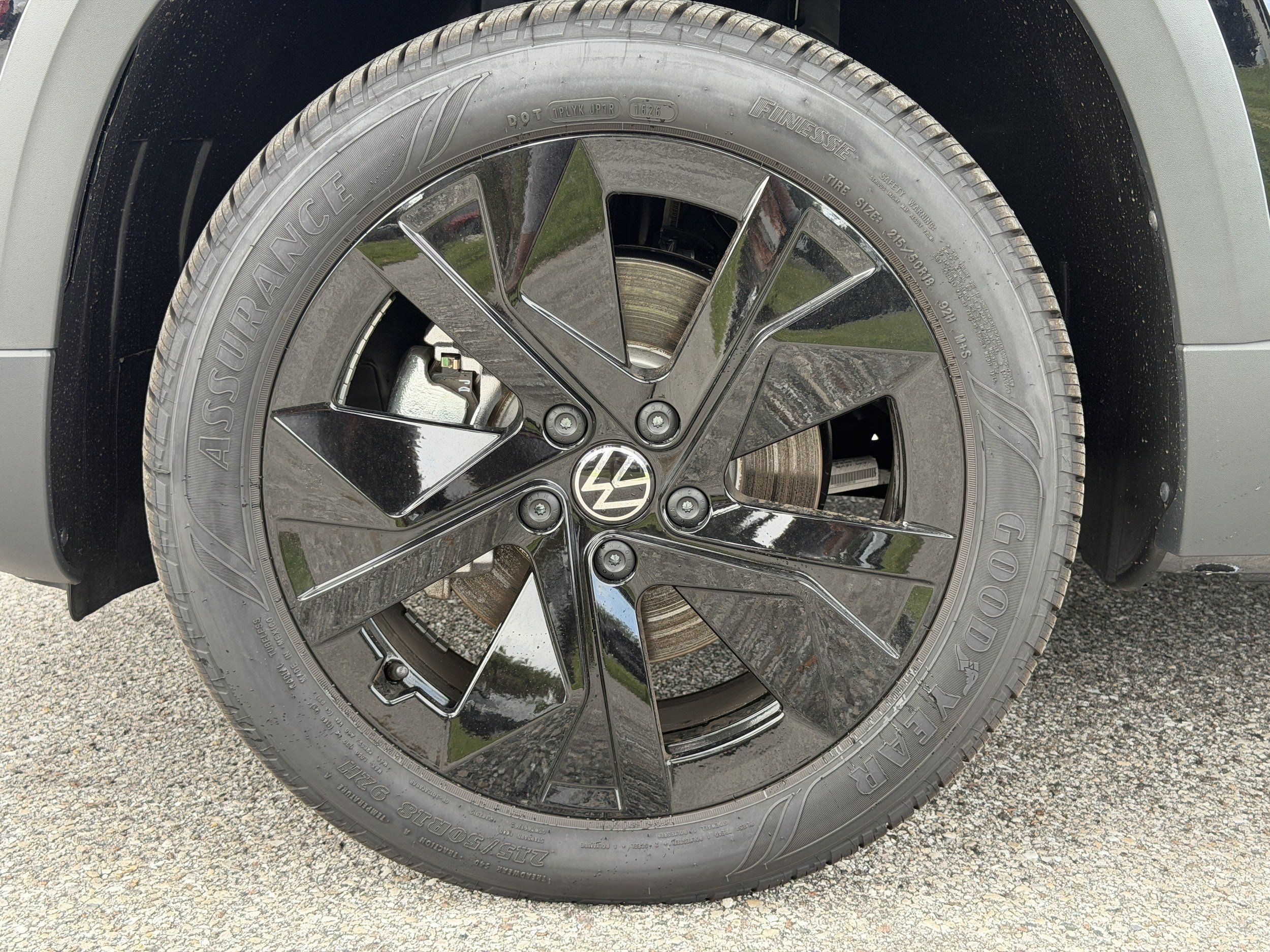 New 2026 Volkswagen Taos SE FWD image 34