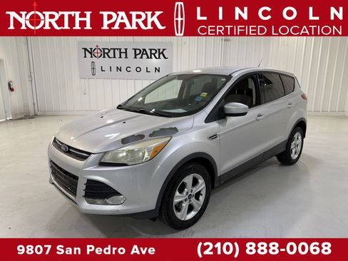 Used 2016 Ford Escape SE image 1