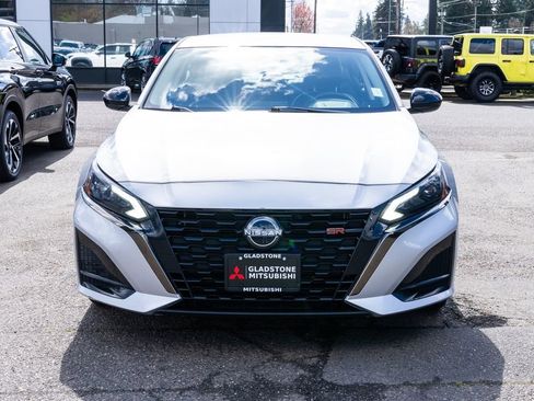 Used 2023 Nissan Altima 2.5 SR FWD image 2