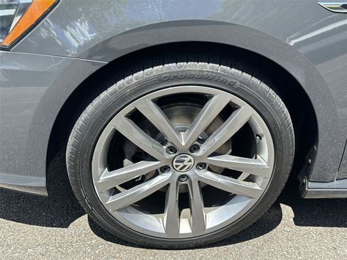 Used 2017 Volkswagen Passat 1.8T R-Line FWD image 12