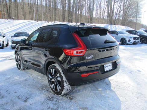 Certified 2023 Volvo XC40 B5 Ultimate w/ Protection Package Premier image 7
