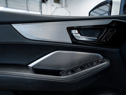 Used 2023 Acura MDX SH-AWD image 32