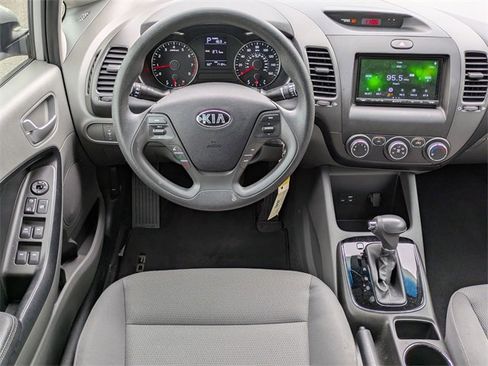 Used 2017 Kia Forte LX image 14