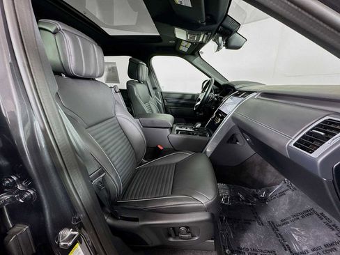 Used 2024 Land Rover Discovery Metropolitan Edition image 27