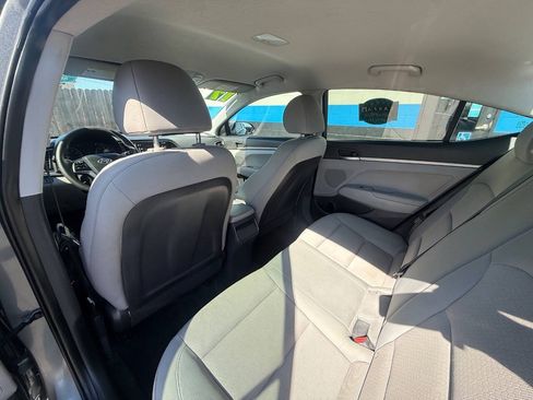 Used 2017 Hyundai Elantra SE FWD image 11