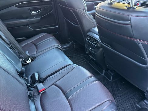 Used 2025 Honda Pilot Black Edition image 18