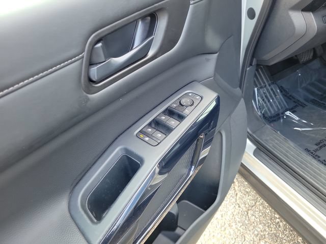 Used 2025 Nissan Pathfinder SV FWD image 16