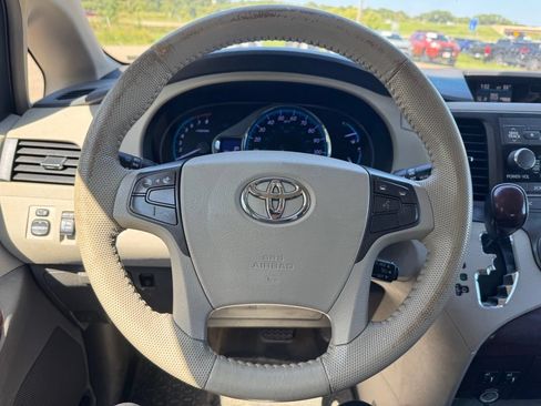 Used 2012 Toyota Sienna XLE AWD/4WD image 8