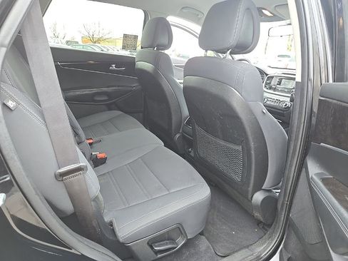 Used 2017 Kia Sorento LX image 28