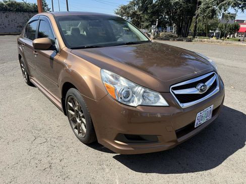 Used 2011 Subaru Legacy 2.5i Limited AWD/4WD image 9