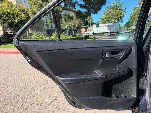 Used 2017 Toyota Camry SE FWD image 32
