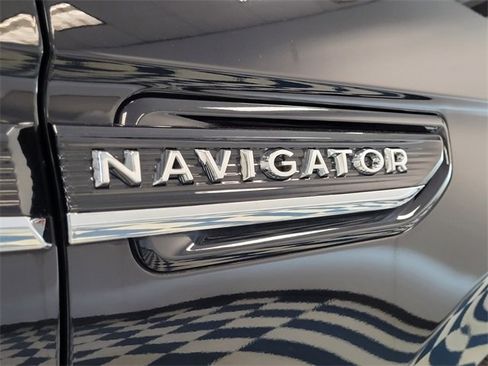 Used 2024 Lincoln Navigator Black Label image 9