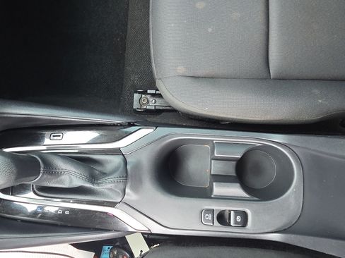 Used 2025 Toyota Corolla LE FWD image 30