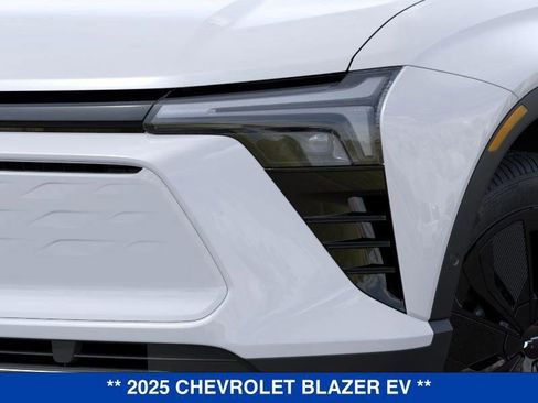 New 2025 Chevrolet Blazer EV LT image 11