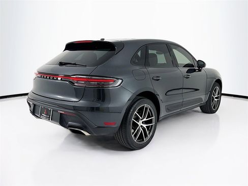 Certified 2025 Porsche Macan image 9