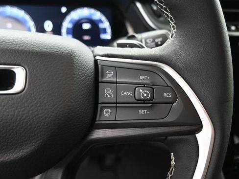 New 2025 Jeep Grand Cherokee L Altitude image 28