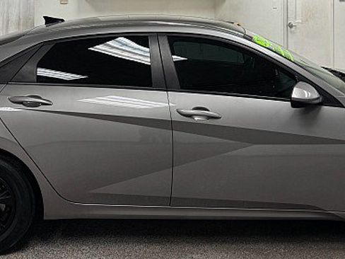 Used 2023 Hyundai Elantra SE image 4