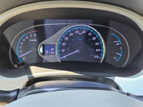 Used 2012 Toyota Sienna XLE w/ Premium Pkg FWD image 19